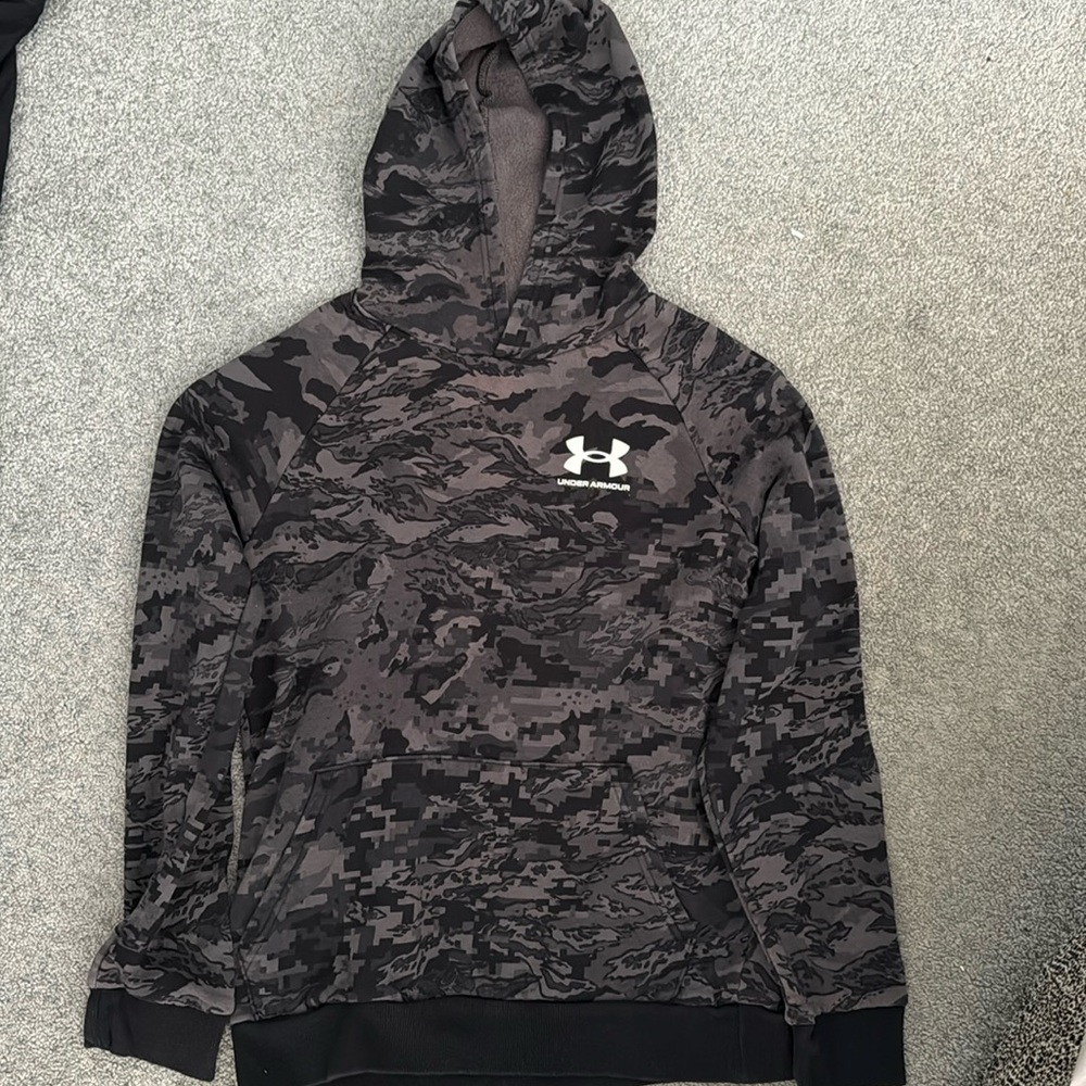 Under armour, boys, black and gray hoodie size XL